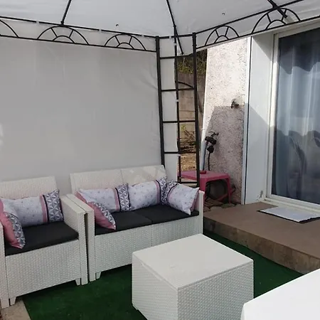 Bas De Maison De Village Cosy & Relax شقة *